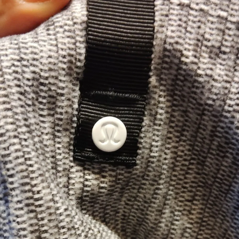 lululemon athletica Heathered Gray Convertible Scarf(213)